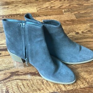 Clark’s ankle bootie - gray/tan color sz 10